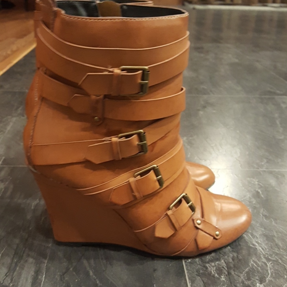 Wedge boots